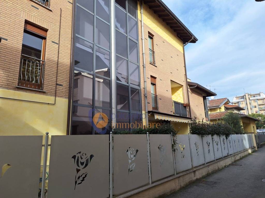 Appartamento a Busto arsizio in via Salvator Rosa, 14 - Foto 2