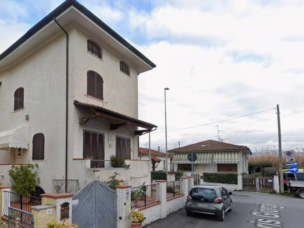 Villa a Viareggio in Via Fratelli Menesini - Foto 2