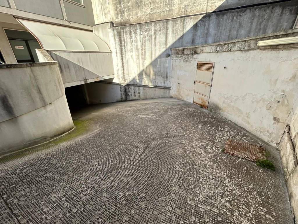 Box / garage a Lecce in Viale Japigia, 39 - Foto 4