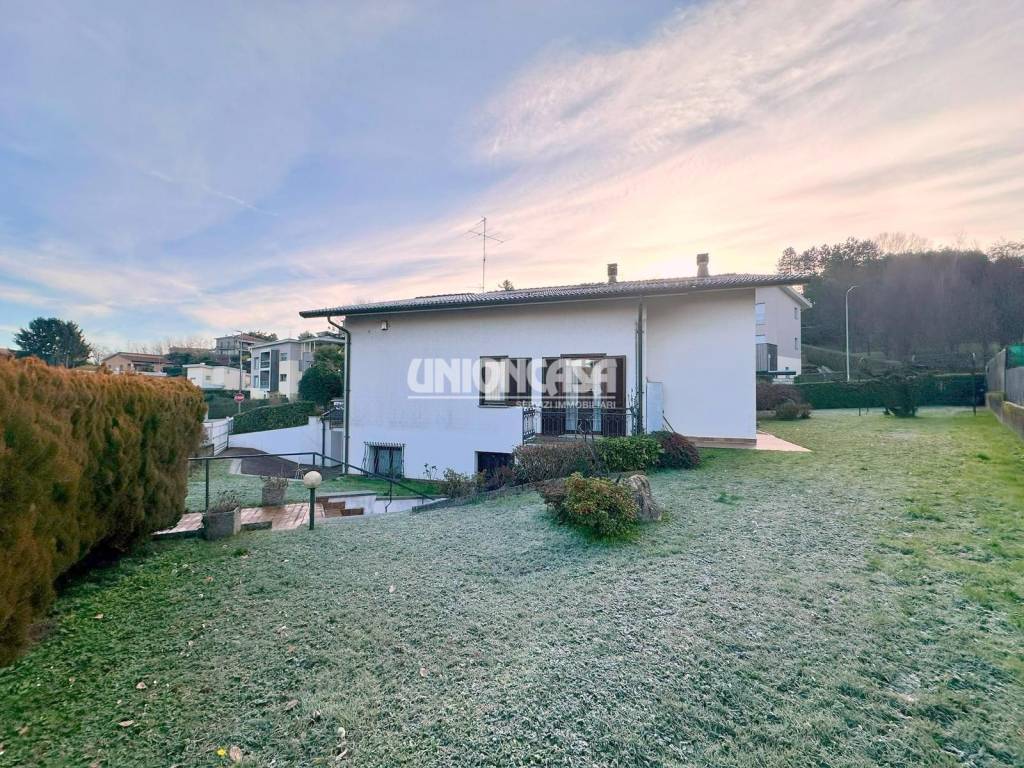 Villa a Olgiate comasco in Via Salvo D'Acquisto - Foto 3