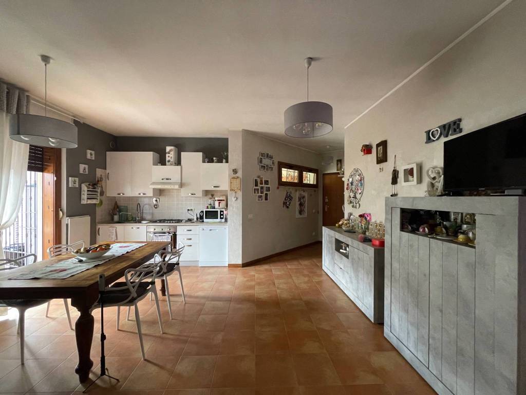 Appartamento a Fiumicino in Via Pierleone Ghezzi - Foto 2