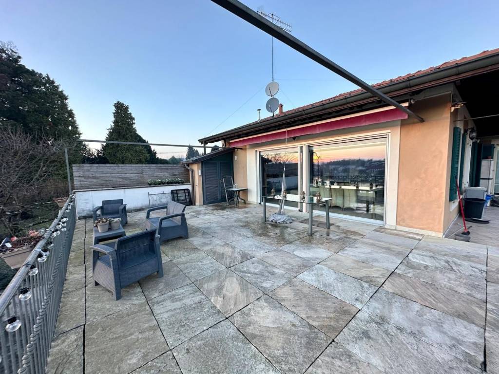 Villa a Sesto calende in Via Guglielmo Marconi, 10 - Foto 2