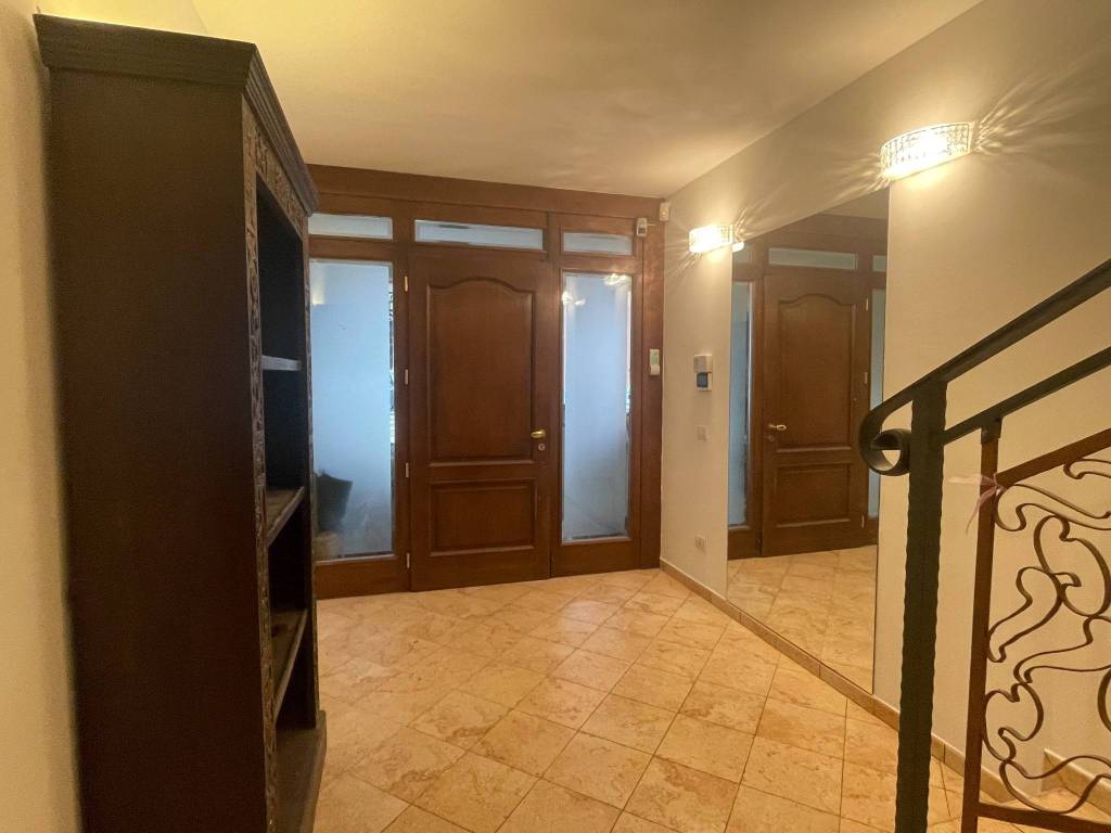 Villa a Sesto calende in Via Guglielmo Marconi, 10 - Foto 4