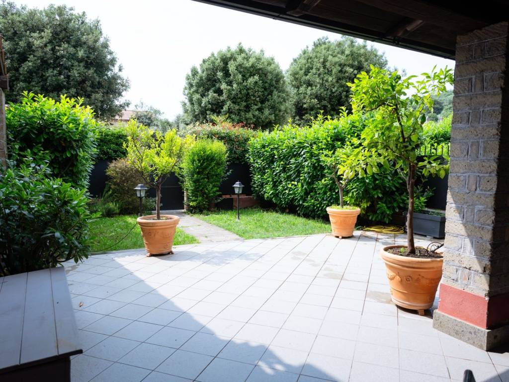 Villetta a schiera a Trevignano romano in Via dei Platani - Foto 2