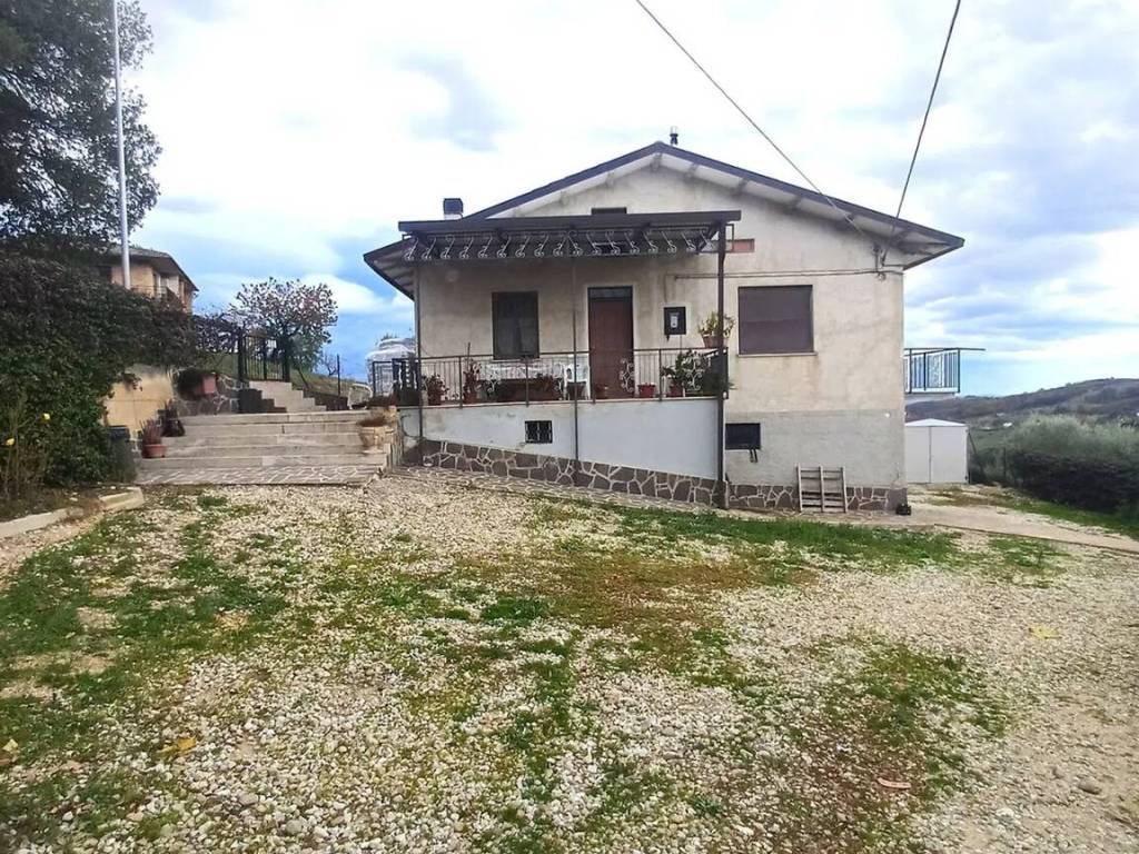 Villa a Castiglione messer raimondo in Contrada Cerquone S.N.C. - Foto 2