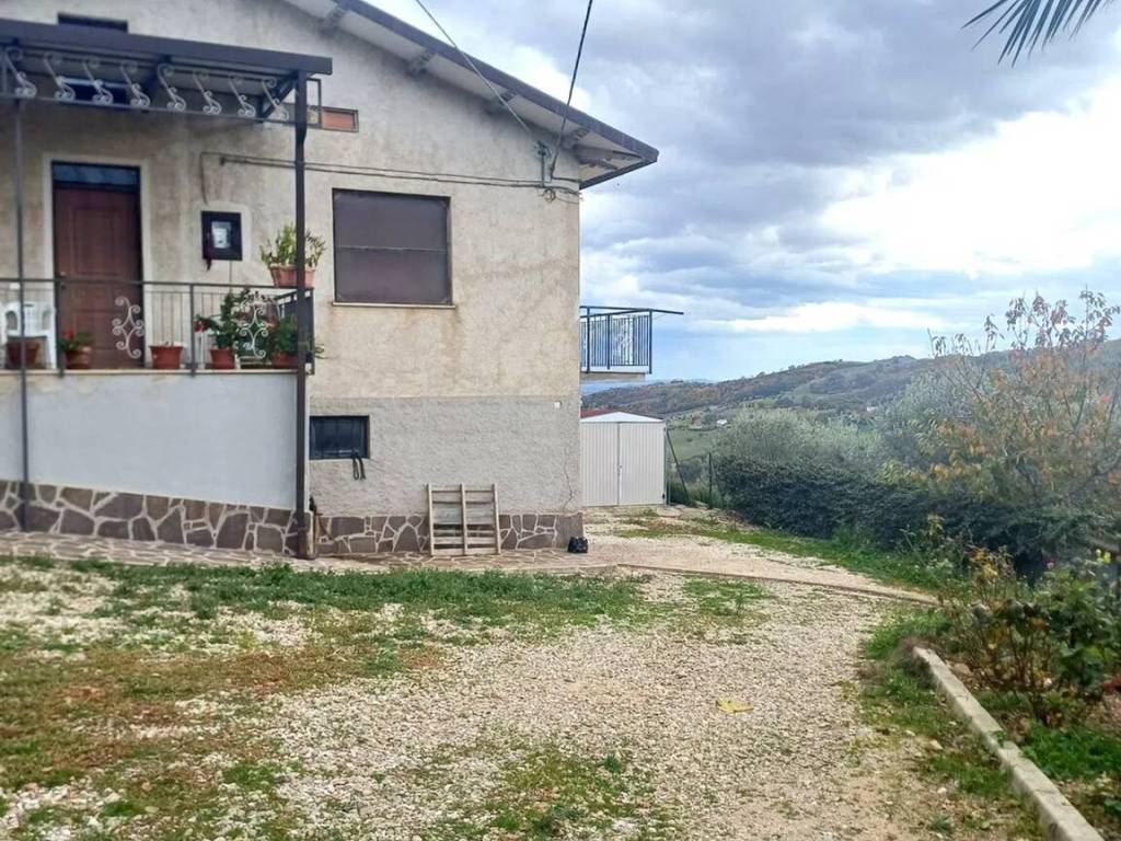 Villa a Castiglione messer raimondo in Contrada Cerquone S.N.C. - Foto 4