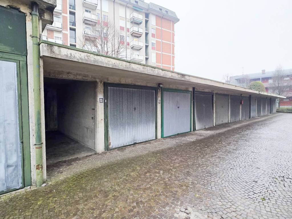 Box / garage a Carugo in Via Luigi Cadorna, 38 - Foto 2