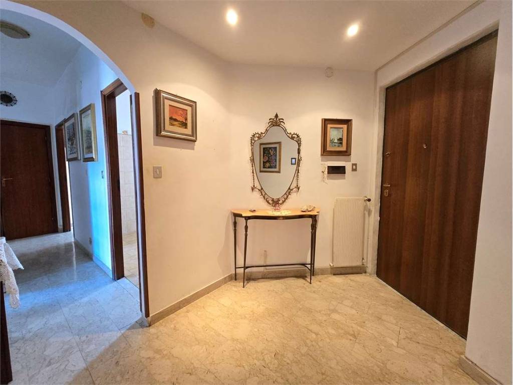 Appartamento a Catanzaro in Via SIRLETO, 35 - Foto 2