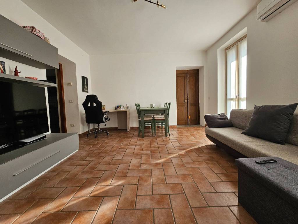 Appartamento a Oleggio in Via San Giovanni - Foto 5