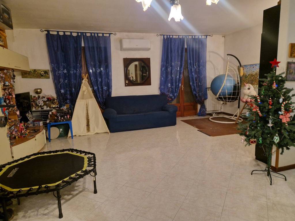 Appartamento a Caserta in Via Fratelli Bandiera - Foto 4