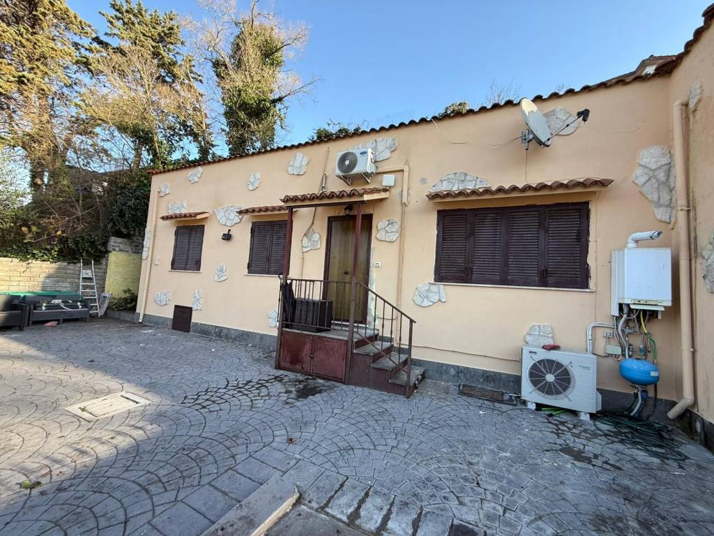 Villa a Aprilia in Via Pasubio - Foto 4