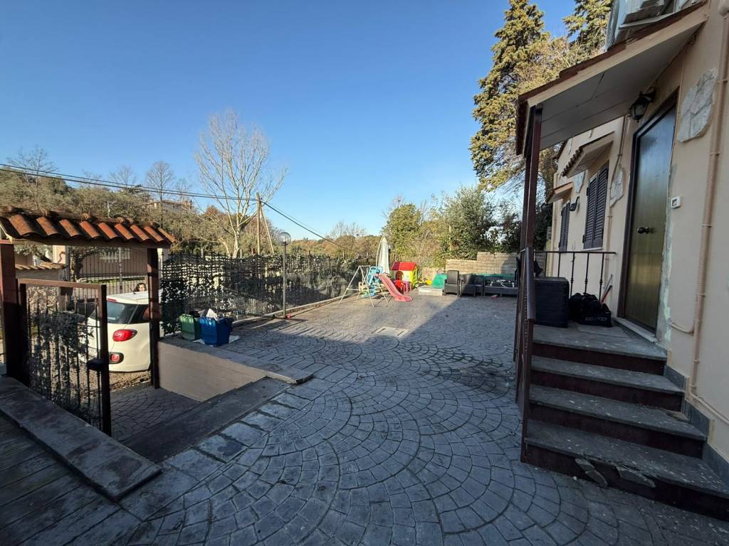 Villa a Aprilia in Via Pasubio - Foto 5