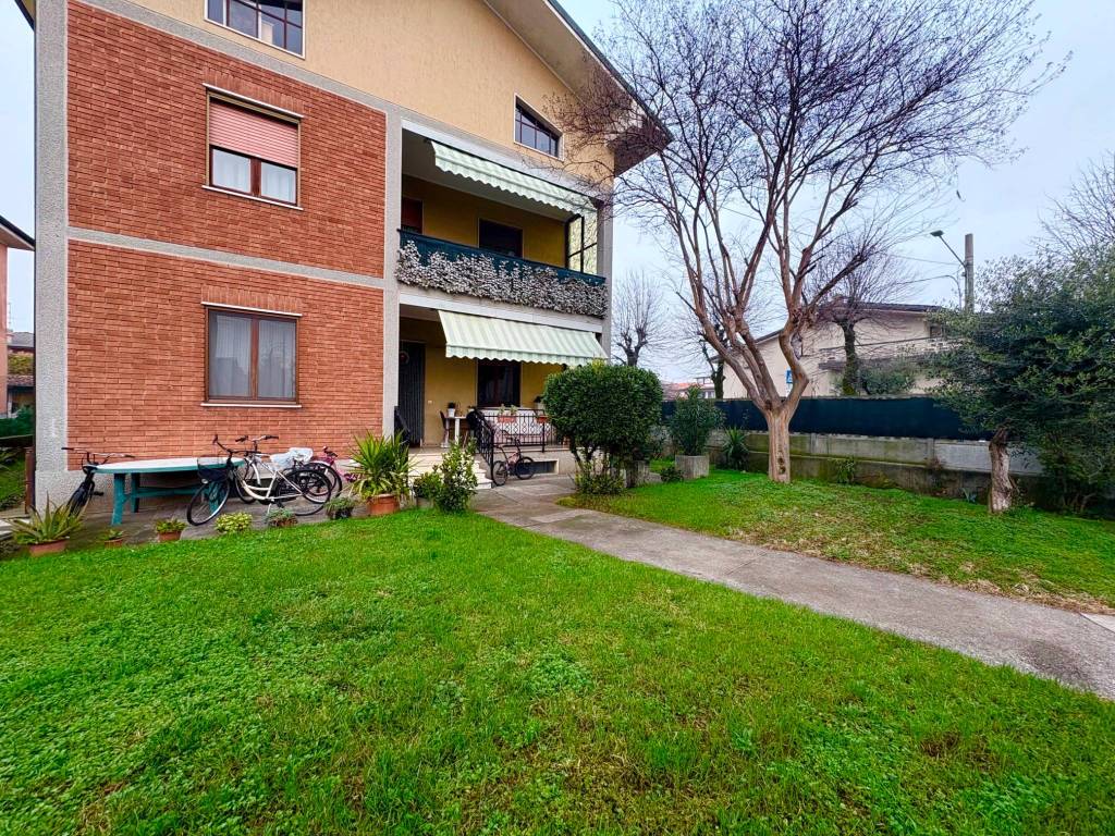 Villa a Castelcovati in Via Comezzano, 32 - Foto 4
