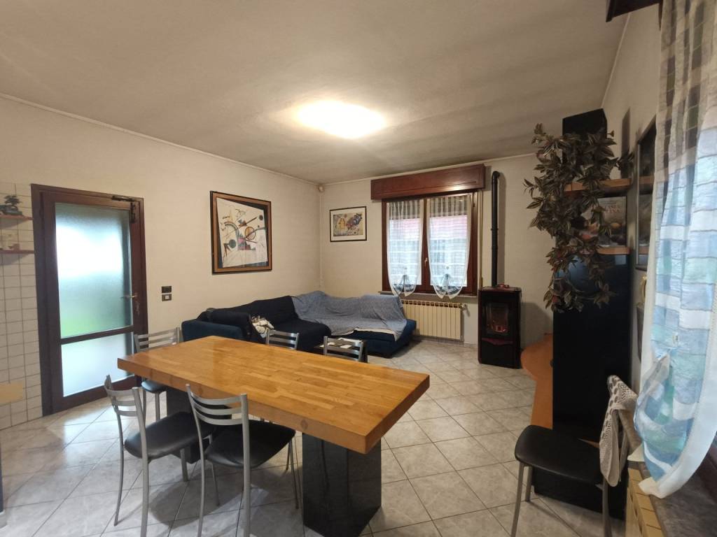 Appartamento a Corte de' frati in Via Enrico Fermi, 9 - Foto 2