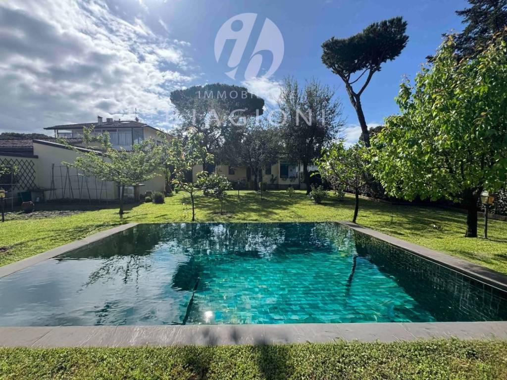 Villa a Pietrasanta in Via Firenze, 81 - Foto 2