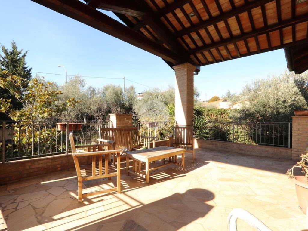 Villa a Città sant'angelo in Via della Cona, 29 - Foto 2