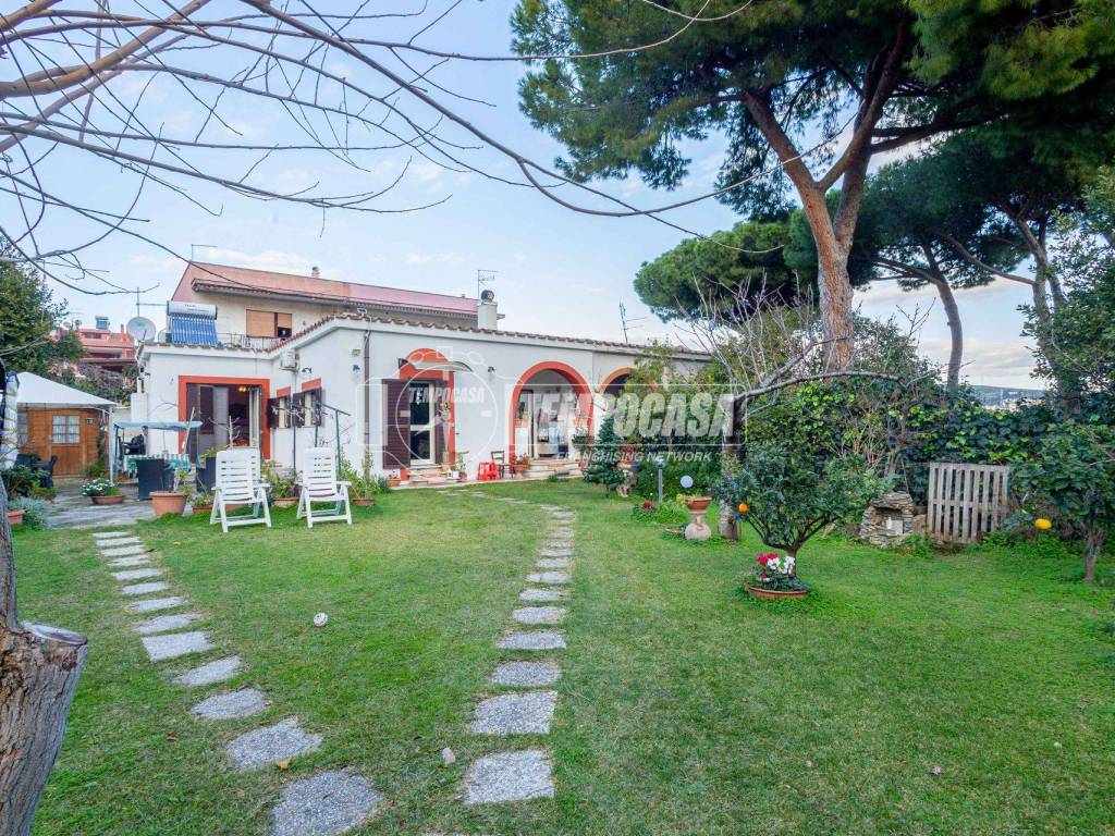 Villa a Santa marinella in Via Valdambrini - Foto 2
