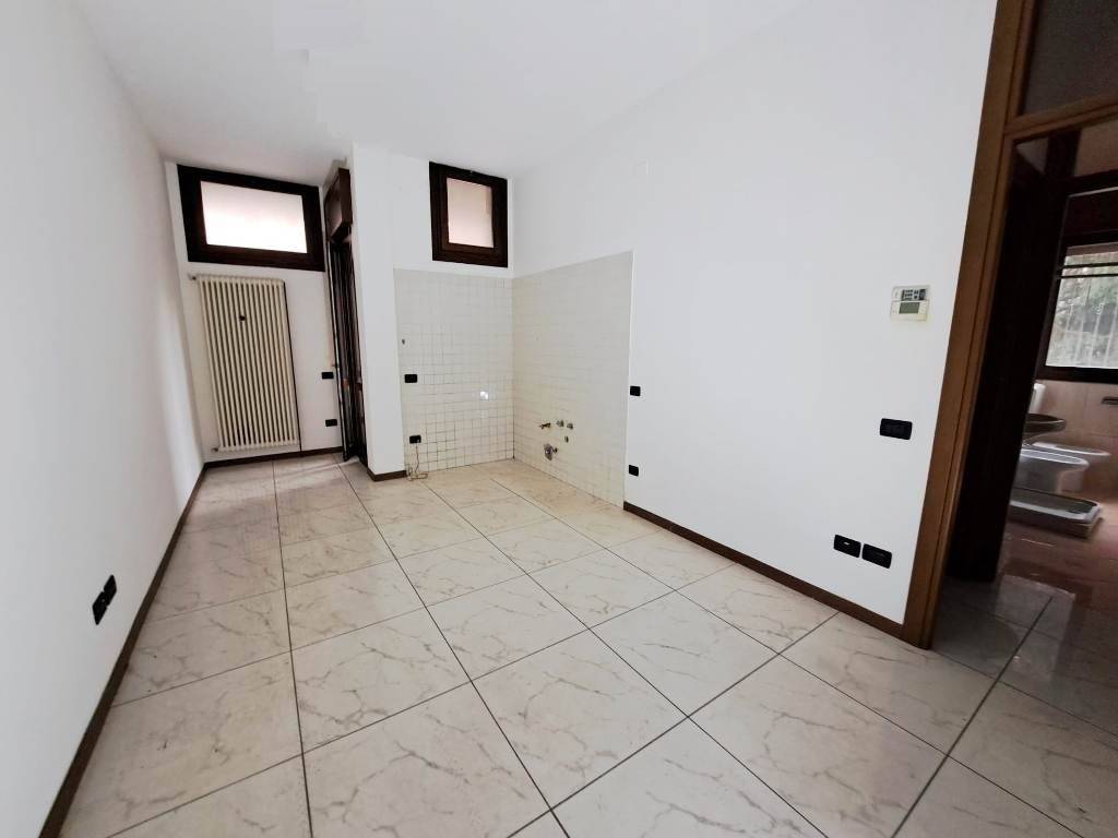 Appartamento a Rovigo in VIA DANTE ALIGHIERI, 31 - Foto 2