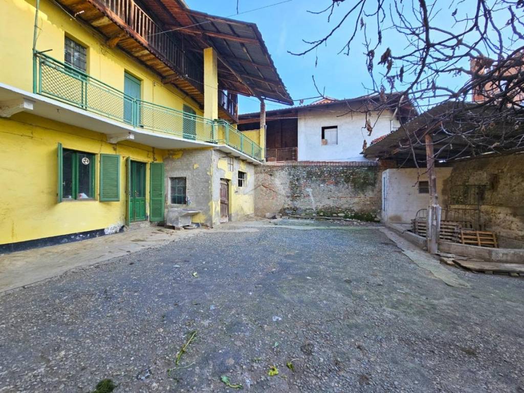 Casa indipendente a Candia canavese in Via C. Battisti, 15 - Foto 2