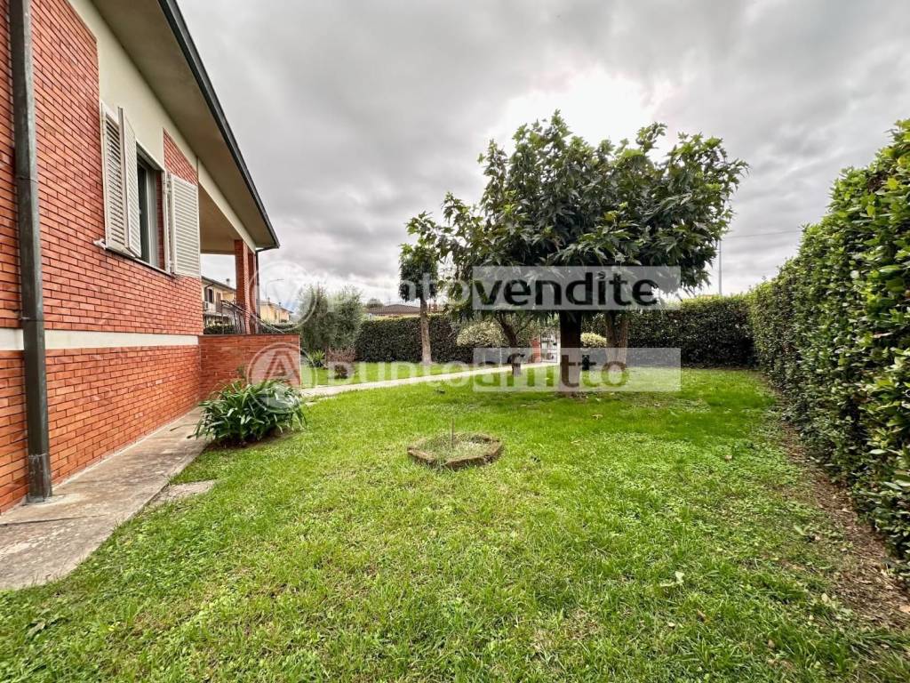 Villa a Capannori in Via dei Barsocchini, , 18 - Foto 2