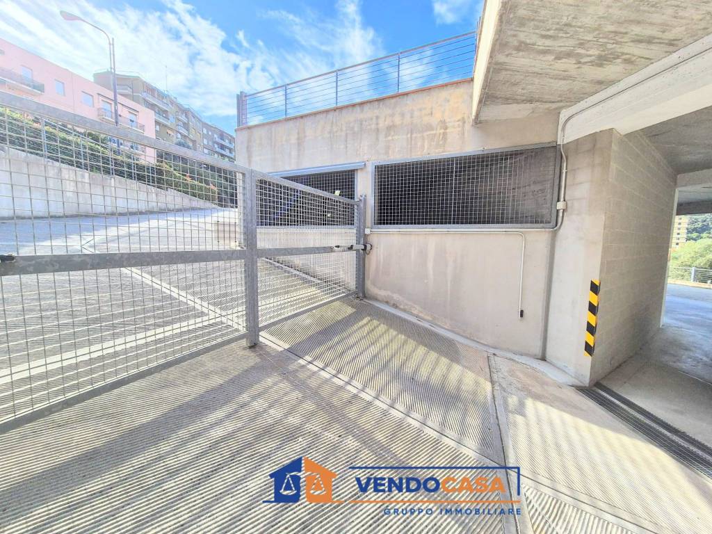 Box / garage a Finale ligure in Via 25 Aprile - Foto 4