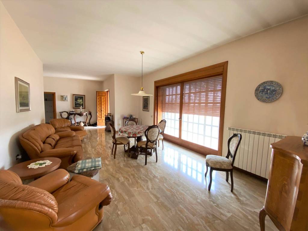 Villa a Nepi in Via Guglielmo Marconi - Foto 2