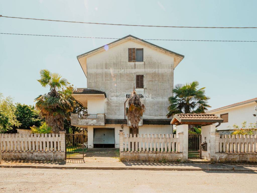 Villa a Mortara in Via Emilia Bossi Gregotti 33 - Foto 2