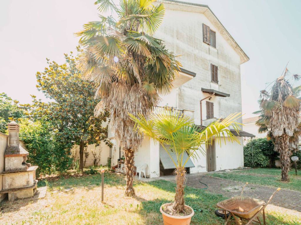 Villa a Mortara in Via Emilia Bossi Gregotti 33 - Foto 3