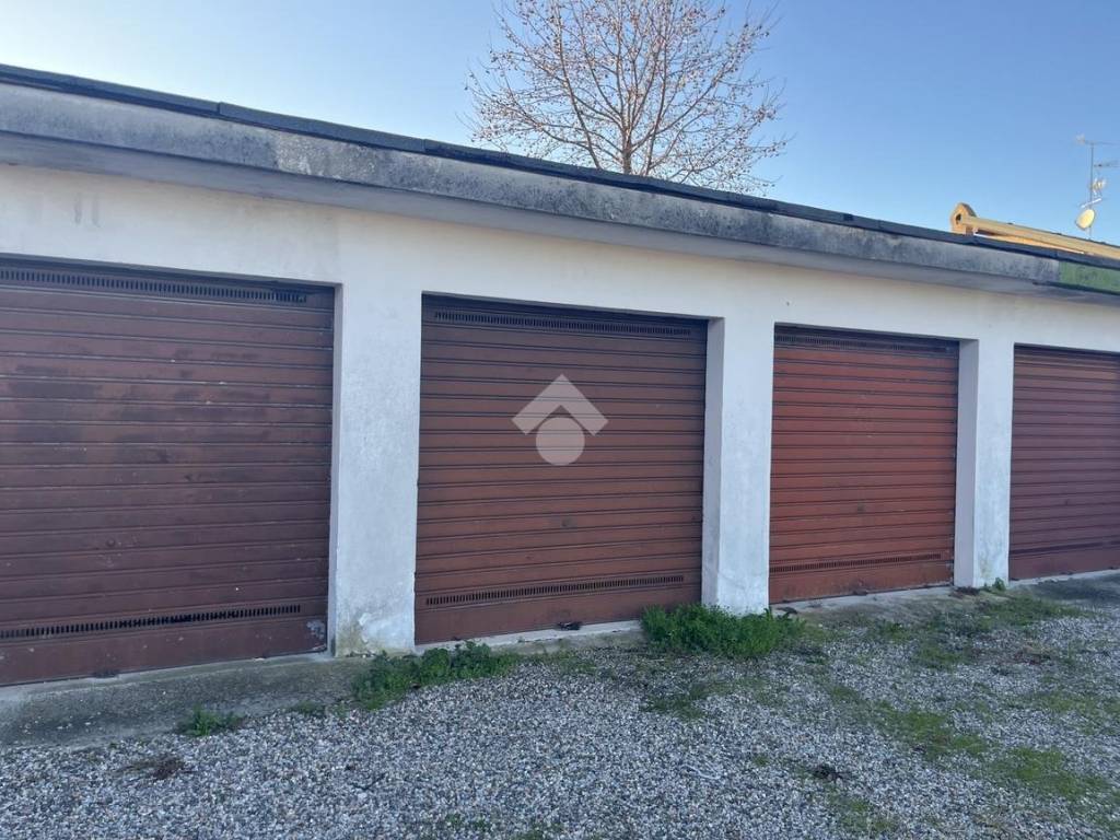 Box / garage a Bareggio in Via Isonzo, 11 - Foto 3