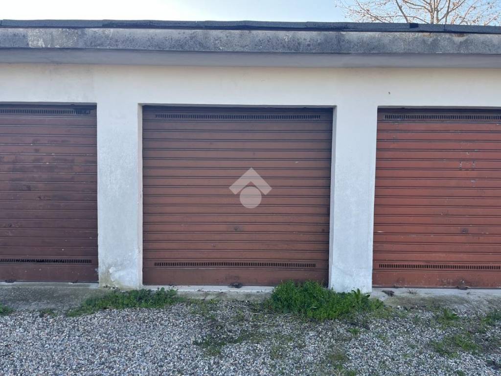 Box / garage a Bareggio in Via Isonzo, 11 - Foto 4