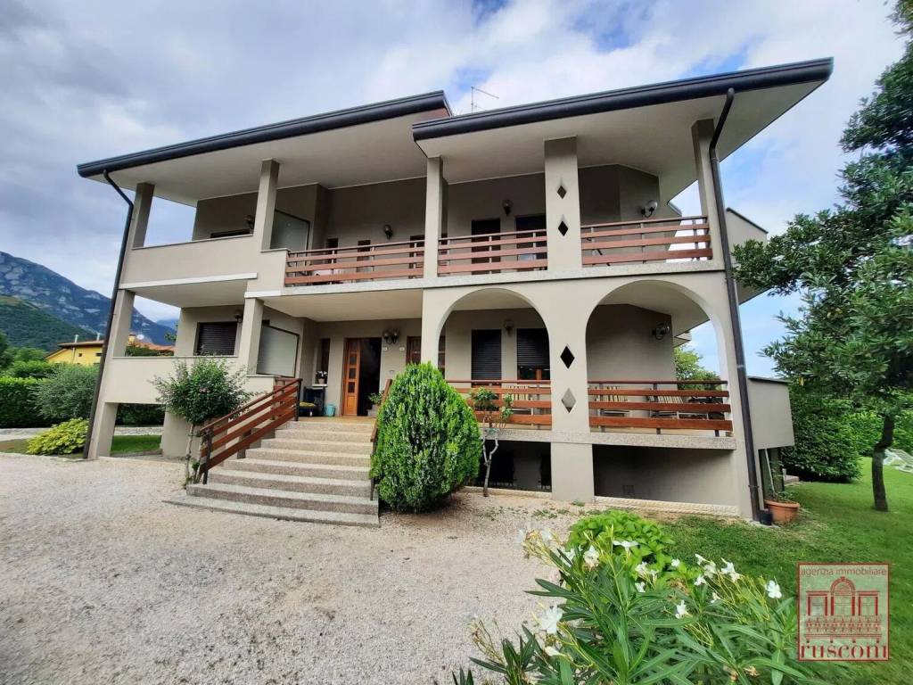 Villa a Montereale valcellina in Via Dell'Omo, 71 - Foto 2