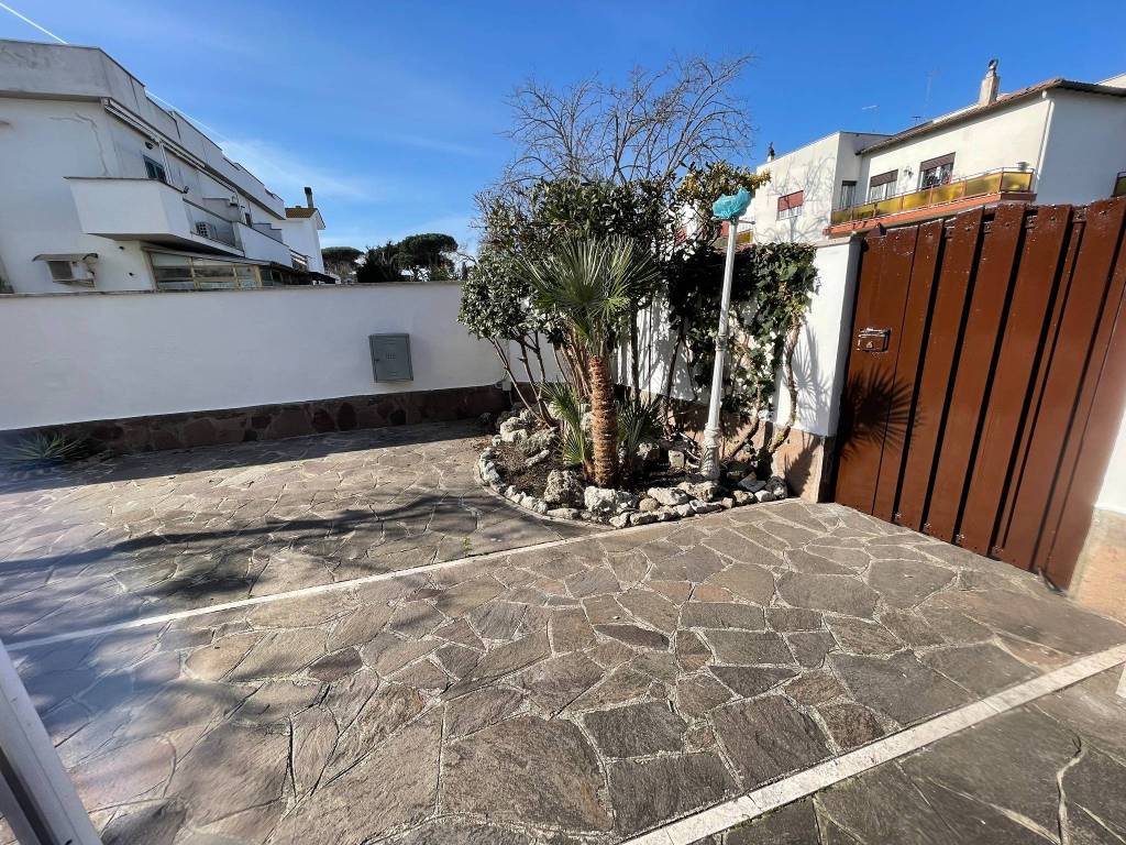 Villa a Fiumicino in Via Ortona, 58 - Foto 2