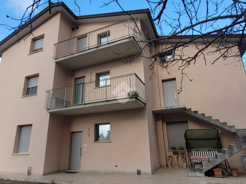 Casa indipendente a Gualdo tadino in Via XXIV Maggio, 52 - Foto 2
