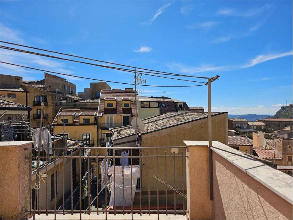 Casa indipendente a Enna in VIA SANTA CHIARA, 10 - Foto 2