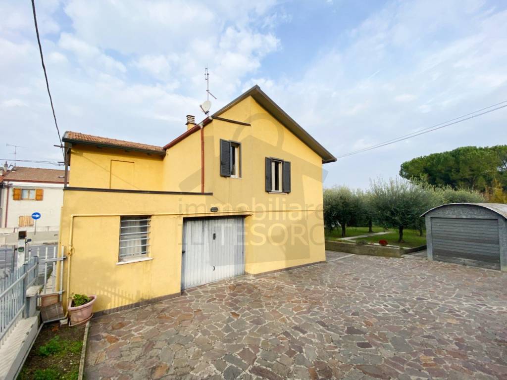 Villa a Rimini in Via Consolare Rimini-San Marino, 168 - Foto 2
