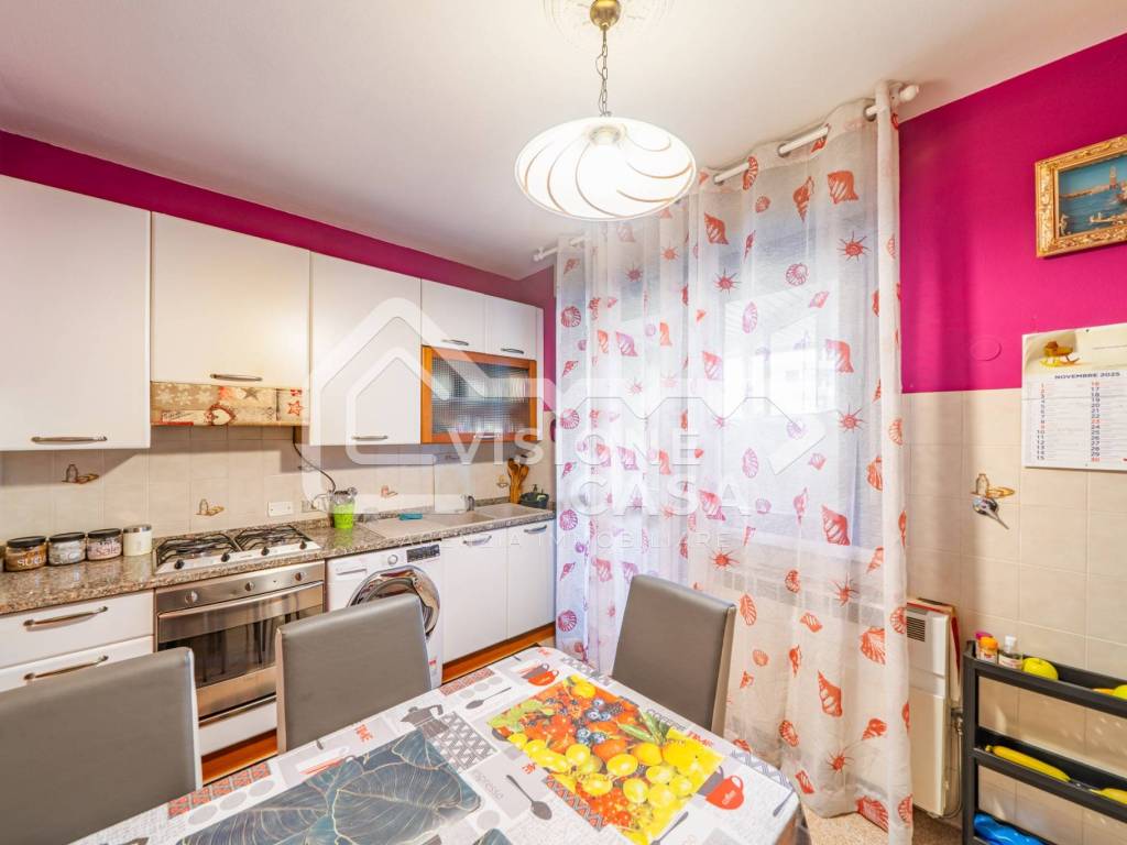 Appartamento a Reggio emilia in Via Enrico Zambonini, 17 - Foto 5