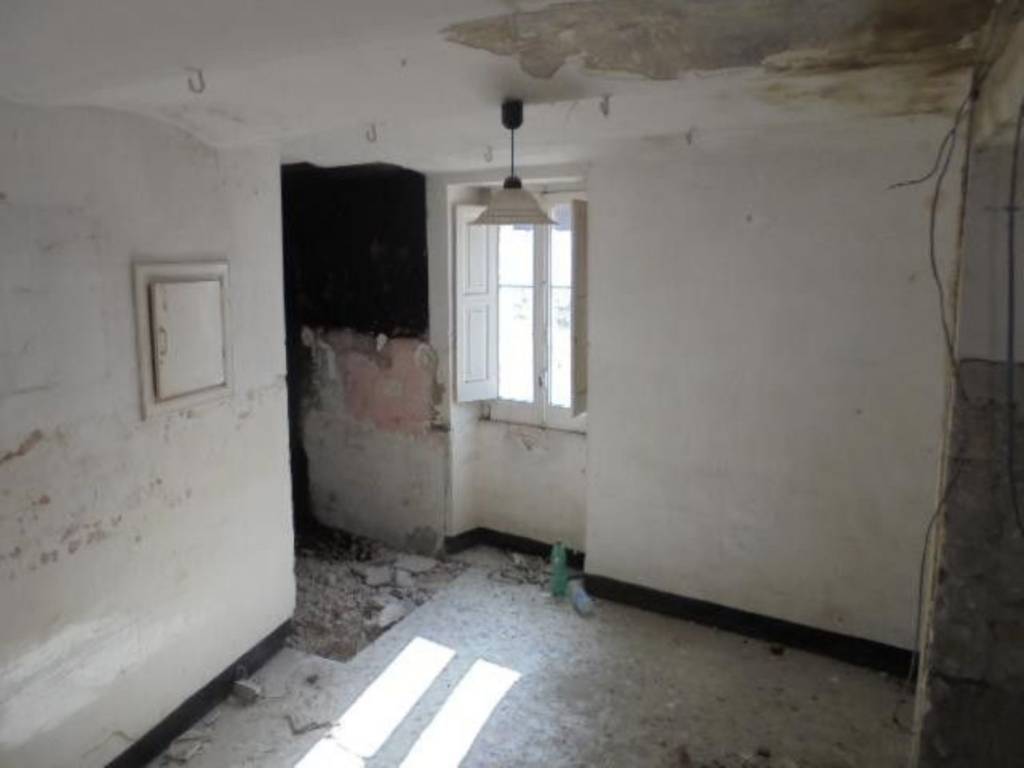 Palazzo / stabile a Roccamandolfi in Via Fontana, 32 - Foto 2