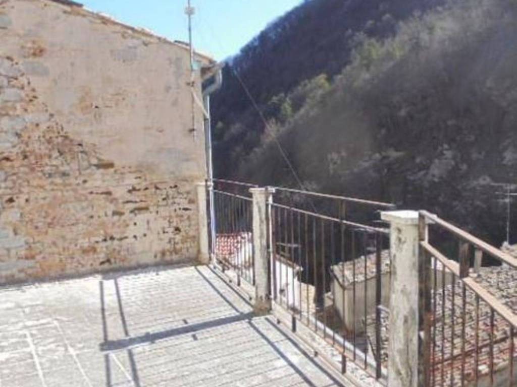 Palazzo / stabile a Roccamandolfi in Via Fontana, 32 - Foto 5