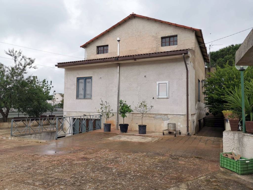 Villa a Martina franca in Strada Taranto Zona G - Foto 2