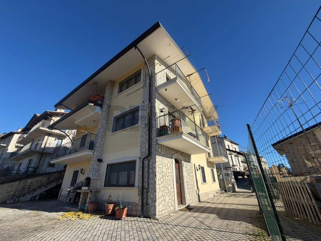 Appartamento a Castel di sangro in Via Sopra la fontana - Foto 2