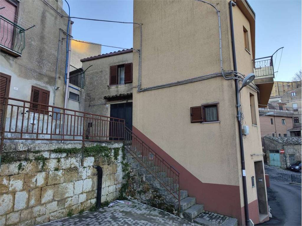 Casa indipendente a Enna in VIA SAN BARTOLOMEO, 44 - Foto 2