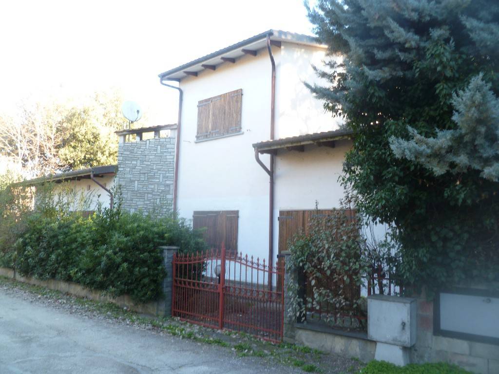 Villa a Castiglione del lago in Via Lungolago - Foto 3