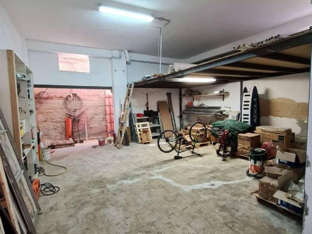 Box / garage a Bisceglie in via L.go Che Guevara 1 - Foto 2