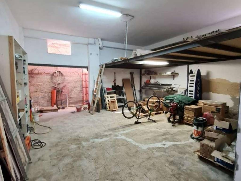 Box / garage a Bisceglie in via L.go Che Guevara 1 - Foto 3