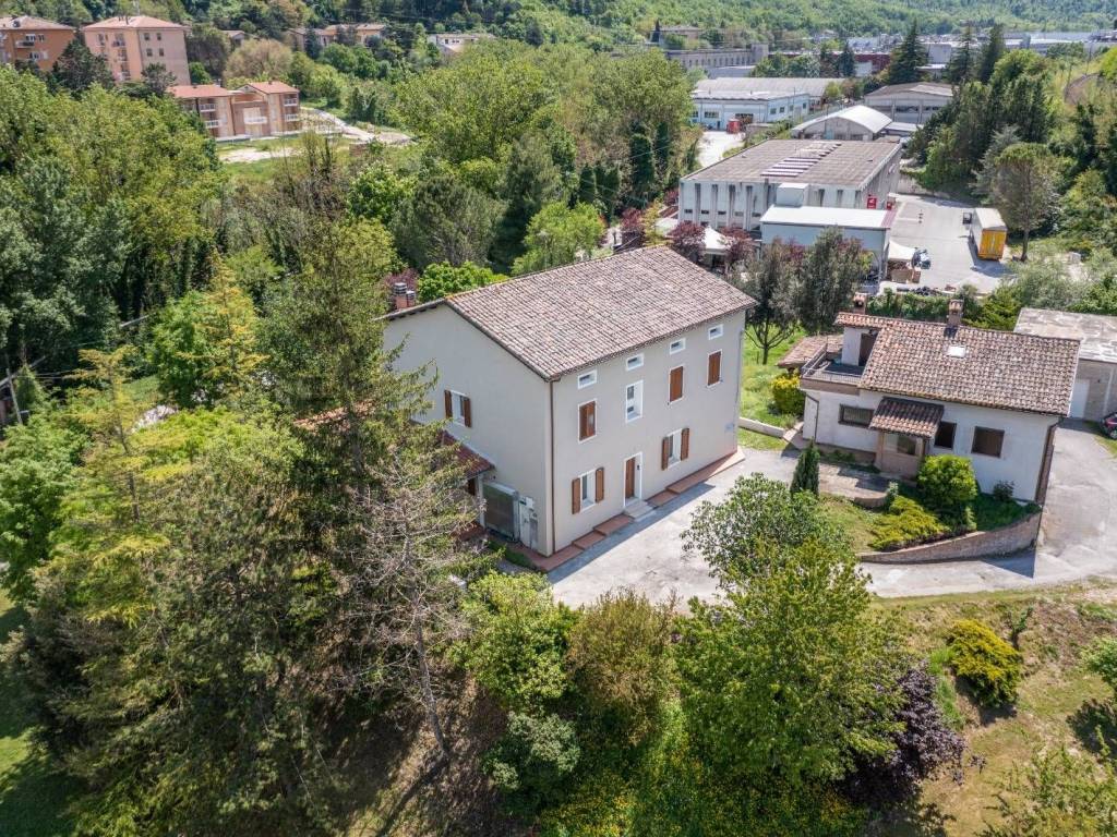 Appartamento a Fabriano in VIALE PIETRO MILIANI - Foto 4