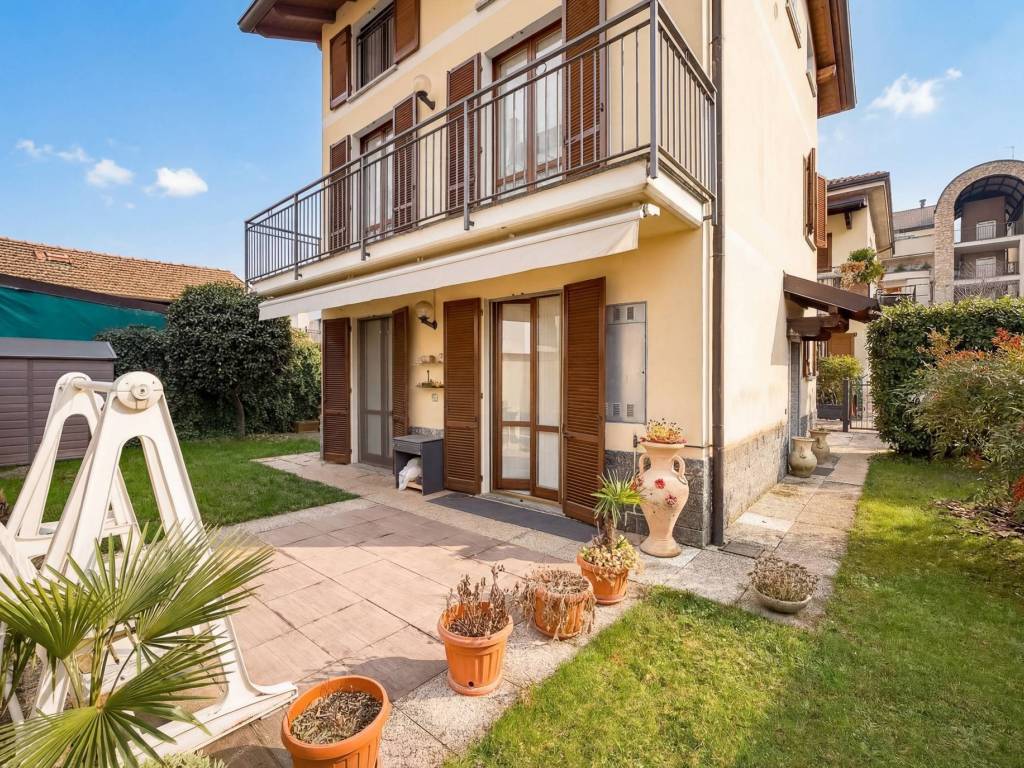 Villa a Mariano comense in Via Don Giovanni Minzoni, 9 - Foto 2