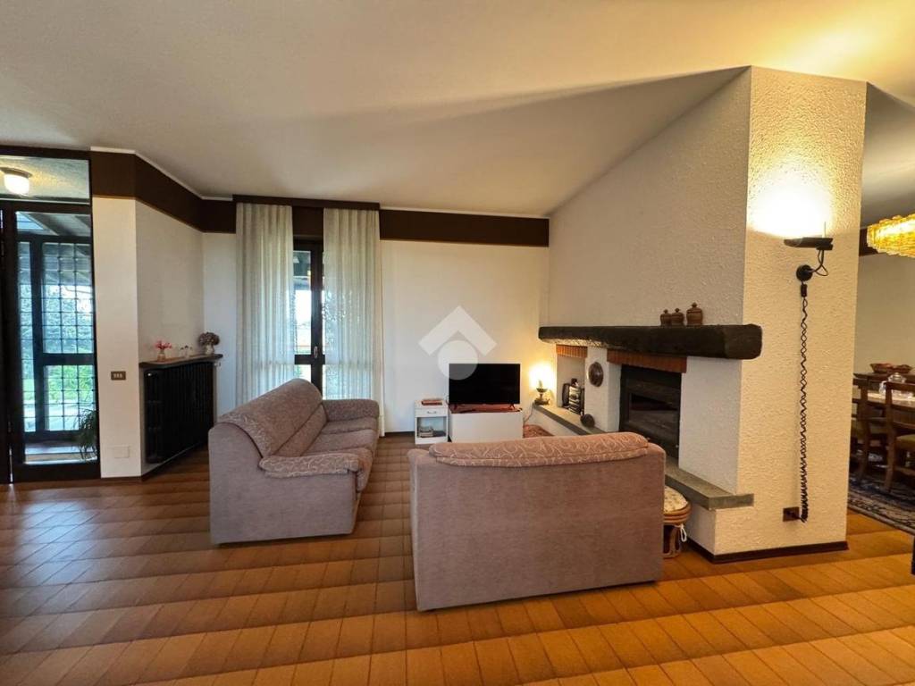 Villa a Oleggio in Via Suno, 2 - Foto 4