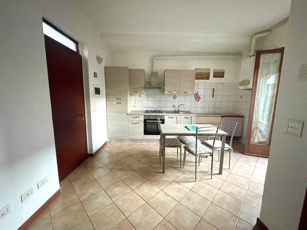 Appartamento a Azzate in Via Vittorio Veneto - Foto 4