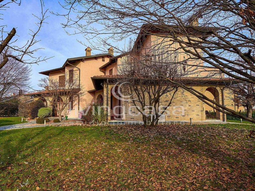 Villa a Besana in brianza in Via Monsignor Angelo Ballerini - Foto 2