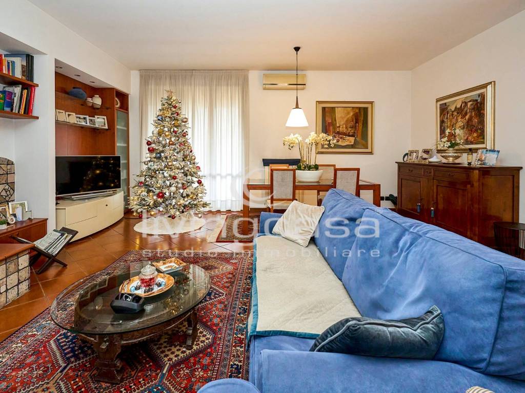 Villa a Besana in brianza in Via Monsignor Angelo Ballerini - Foto 4